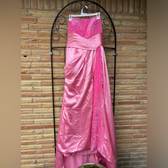 Dresses & Skirts - Sequin prom dress NWT